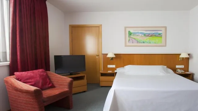 Aparthotel Atenea Valles Granollers photo 5