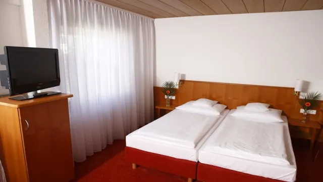 Golden Leaf Hotel Stuttgart Zuffenhausen photo 3