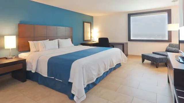 Holiday Inn Luton South photo 2