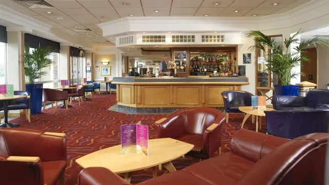 Holiday Inn Luton South photo 3