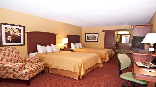 AmericInn by Wyndham Madison SD photo 3