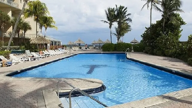 Days Thunderbird Resort Miami Beach photo 3