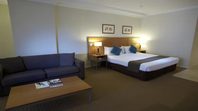 Wyndham Visalia photo 2
