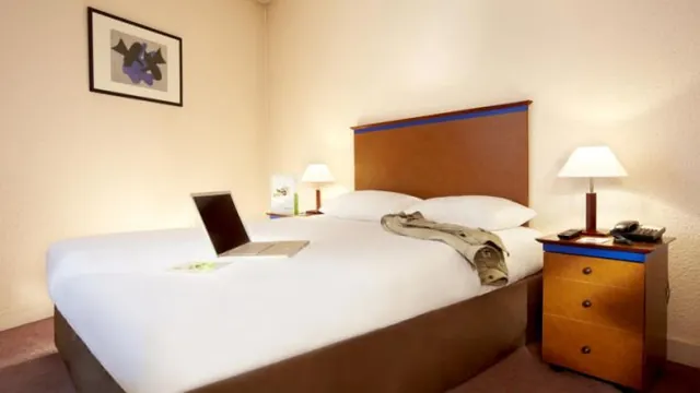 Hotel Campanile Lyon Centre Berges Du Rhone photo 1