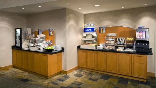 Holiday Inn Express Vancouver photo 2