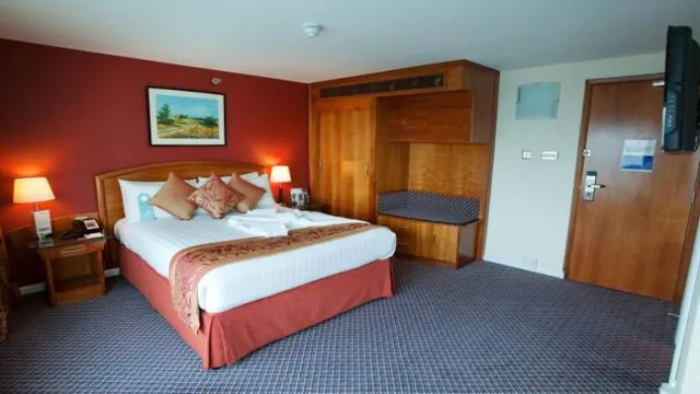 Mercure London Staines Upon Thames Hotel photo 1