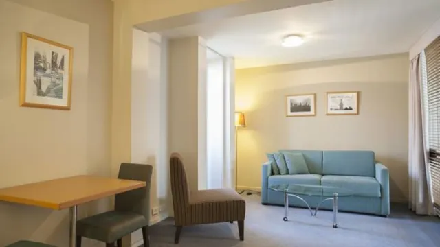 Quality Hotel Downtowner On Lygon Melbourne photo 2