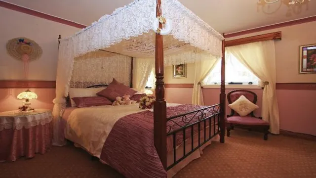 Moonlight Bay Suites photo 6