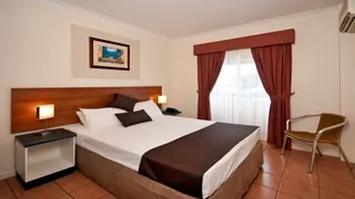 Queens Court Hotel Cairns