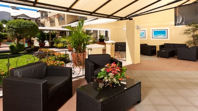 Queens Court Hotel Cairns photo 2