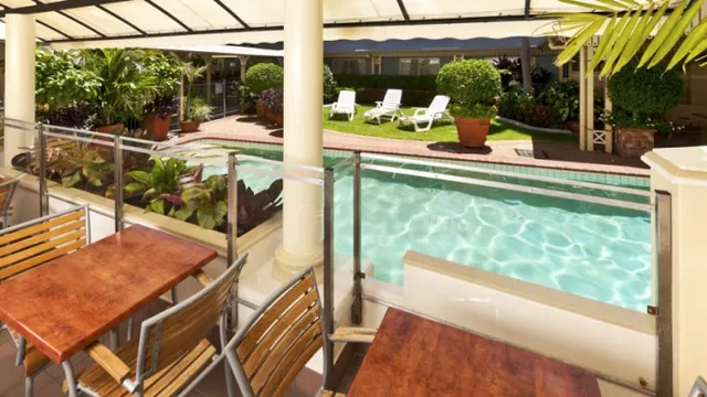 Queens Court Hotel Cairns photo 3