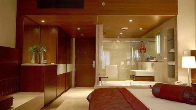 The Lalit Hotel New Delhi photo 2