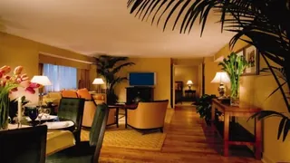 Omni Suites Chicago Hotel