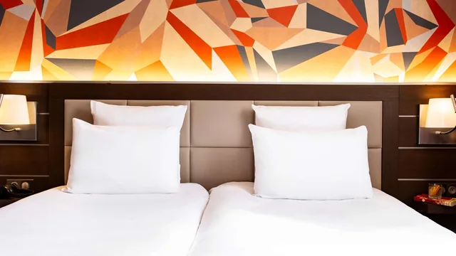 Mercure Omaha Beach Hotel photo 7