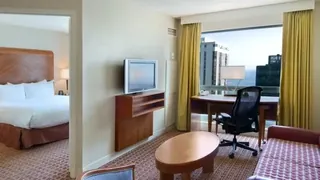 Hilton Chicago, Magnificent Mile Suites
