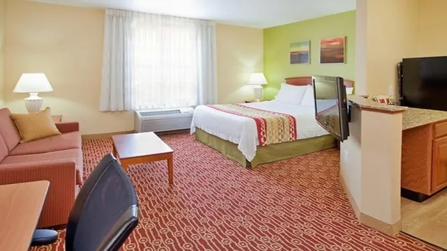 Holiday Inn Express Hotel & Suites Austin Airport photo 3