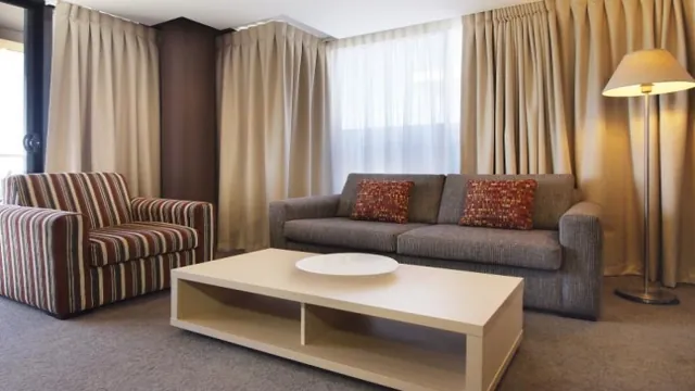 Oaks Horizons Hotel Adelaide photo 2