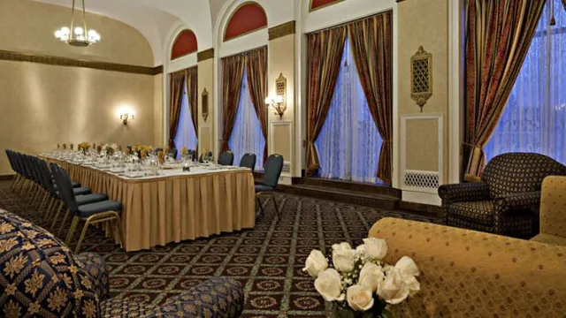 Delta Hotels by Marriot Bessborough photo 1