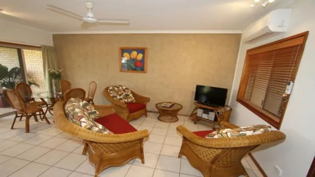 Apollo Jewel Beachfront Apartments photo 2