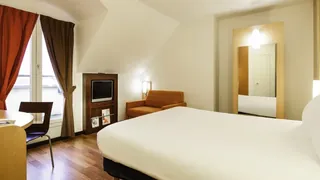 Ibis Versailles Château