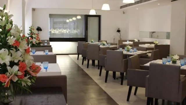 The Hans Hotel New Delhi photo 2