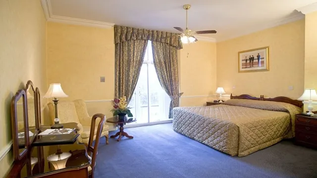 Harcourt Hotel photo 2