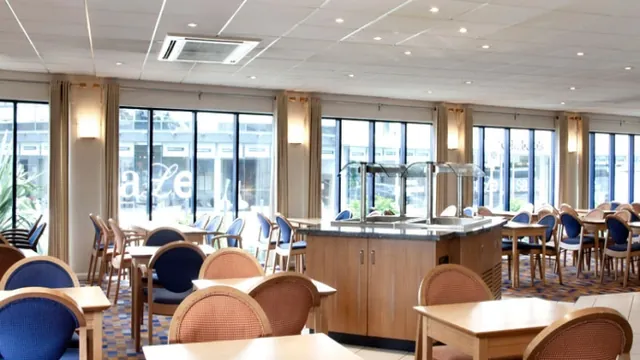 Holiday Inn Express Bath photo 2