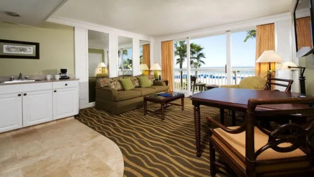 Tradewinds Island Grand Beach Resort St. Petersburg photo 1