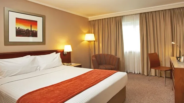 Garden Court Nelson Mandella Boulevard photo 3