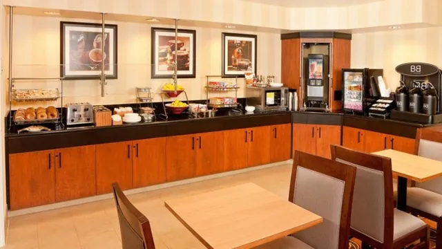 Fairfield Inn & Suites San Francisco Airport Millbrae photo 2