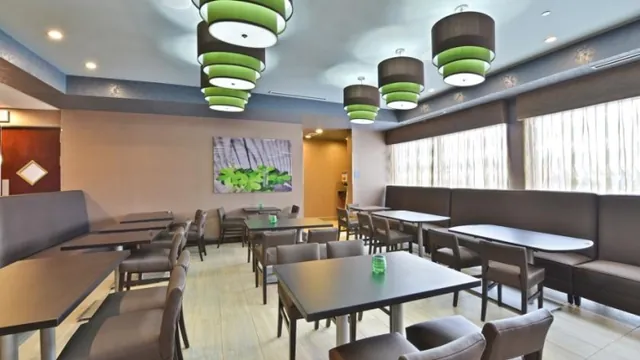 Comfort Inn & Suites O'Hare photo 3