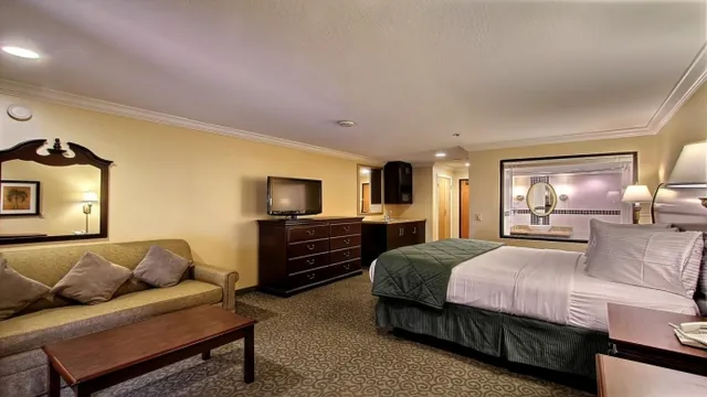 La Quinta Inn & Suites San Francisco Airport West photo 2