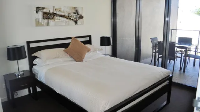 Metro Hotel & Apartments Gladstone photo 3