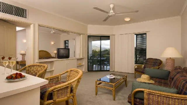 Tropic Towers Apartments Cairns photo 1