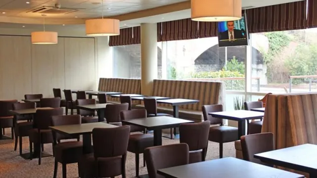 Holiday Inn Express Chester Racecourse photo 2