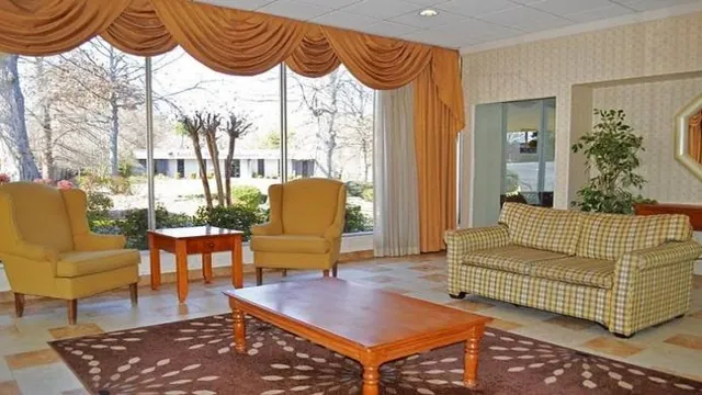 Comfort Inn & Suites Galleria photo 3
