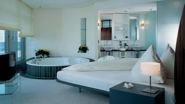 INNSIDE Frankfurt Eurotheum Hotel photo 4
