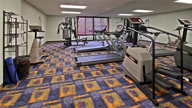 Comfort Inn & Suites Market Center photo 2