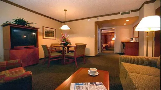 Comfort Suites Portland Airport photo 2