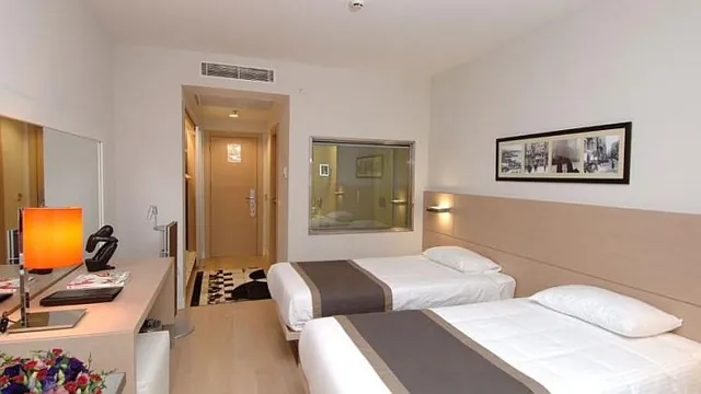 Ibis Toulon La-Seyne photo 3