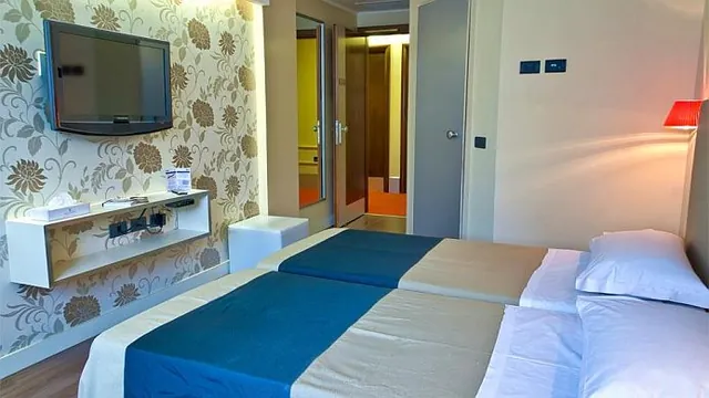 Hotel Mercure Paris 15 Porte de Versailles photo 3
