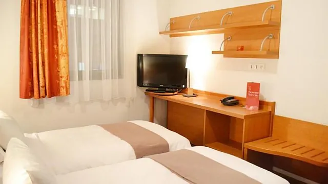 Park & Suites Elegance Lyon Gerland Hotel photo 2