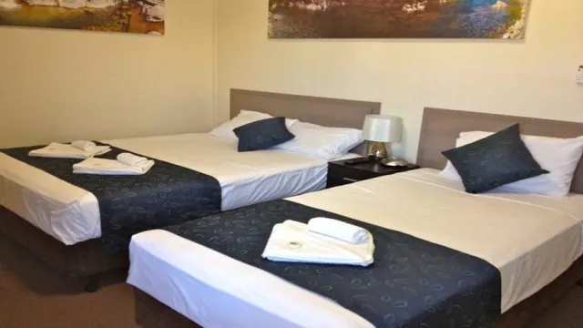 Lees Hotel Motel Ingham photo 1