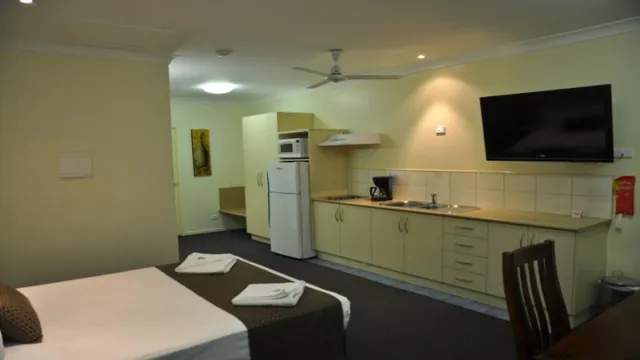A & A Motel Proserpine photo 2