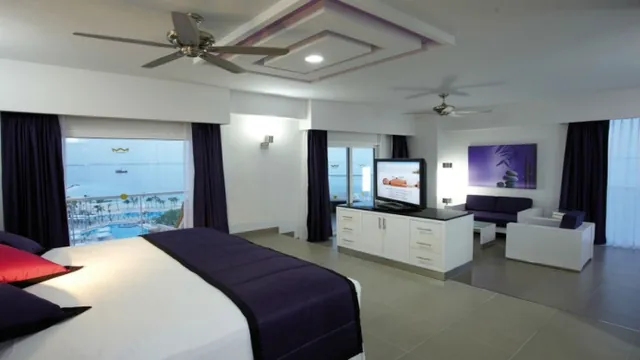 Hotel Riu Palace Peninsula Cancun photo 4