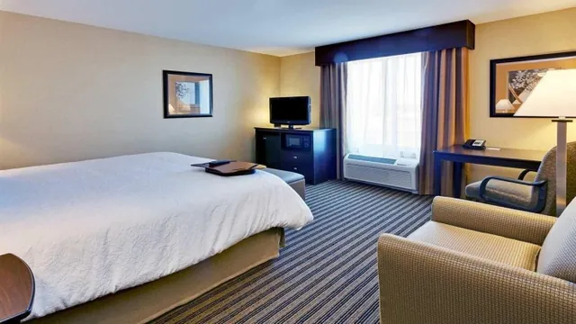 Hampton Inn & Suites Fresno-Northwest photo 1