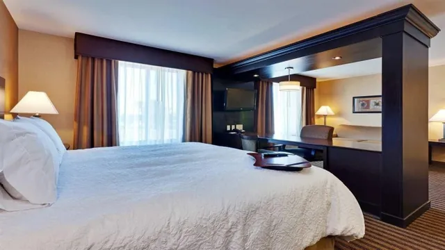 Hampton Inn & Suites Fresno-Northwest photo 3