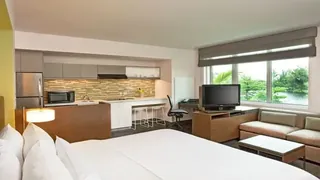Element Miami International Airport Hotel