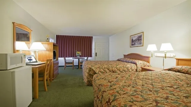 Canadas Best Value Inn-Downtown Hotel Dawson City photo 2