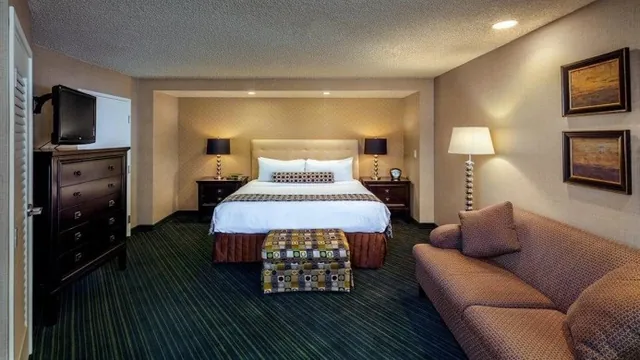 Clarion Hotel Concord photo 1